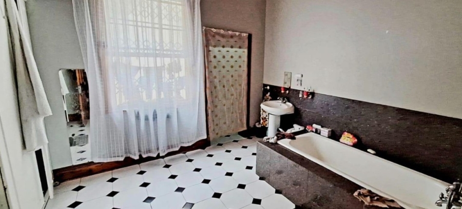 11 Bedroom Property for Sale in Port Elizabeth Central Eastern Cape